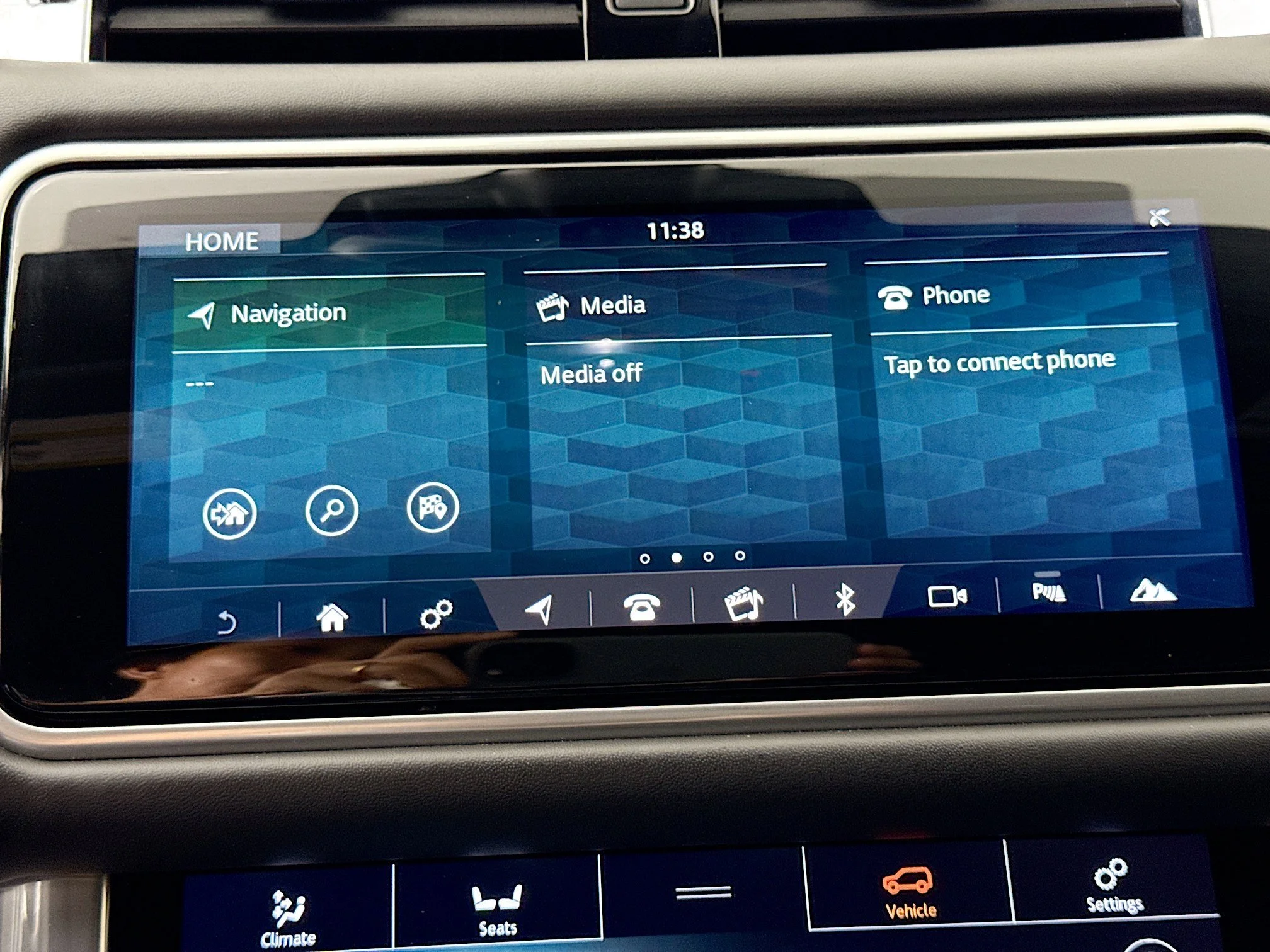 Used 2020  Land Rover HSE Dynamic image 17