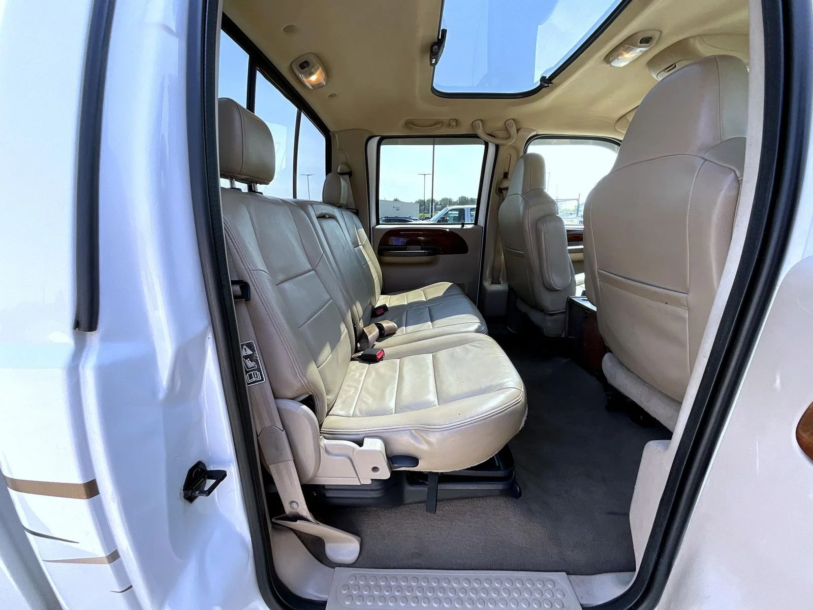 Used 2004 White Ford Lariat image 19