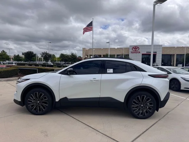 New 2026 Wind Chill Pearl <sup>1</sup> Toyota  XSE image 7