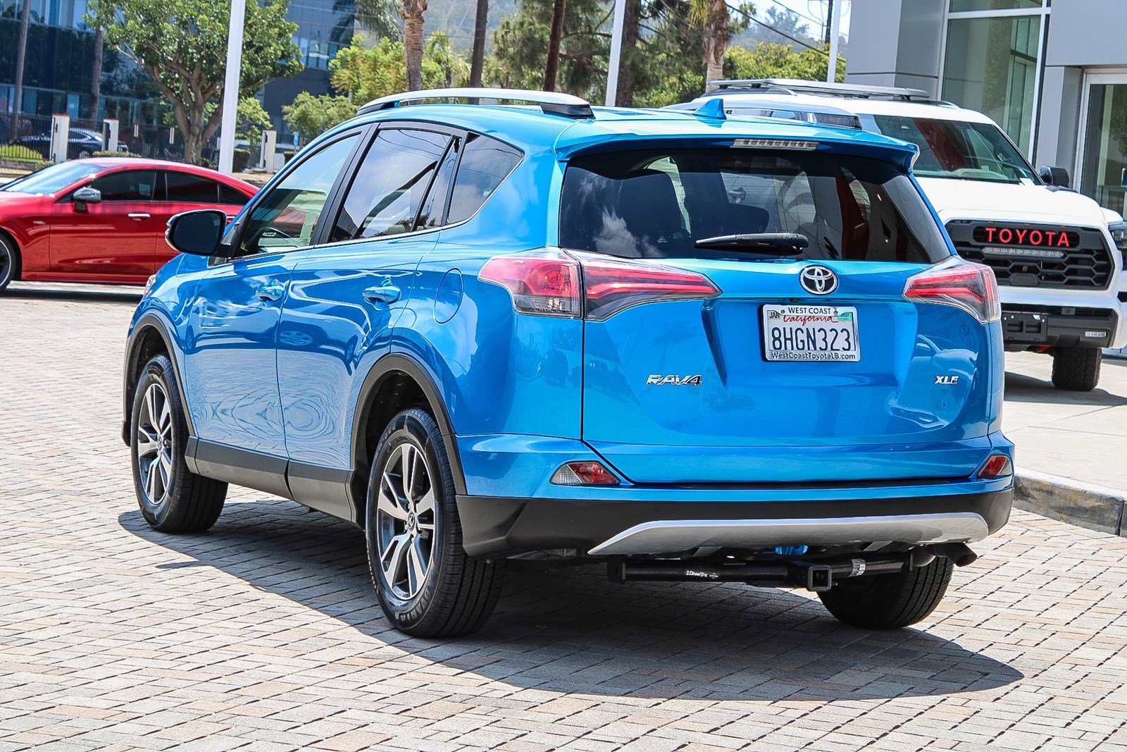 Used 2018 Electric Storm Blue Toyota XLE image 8