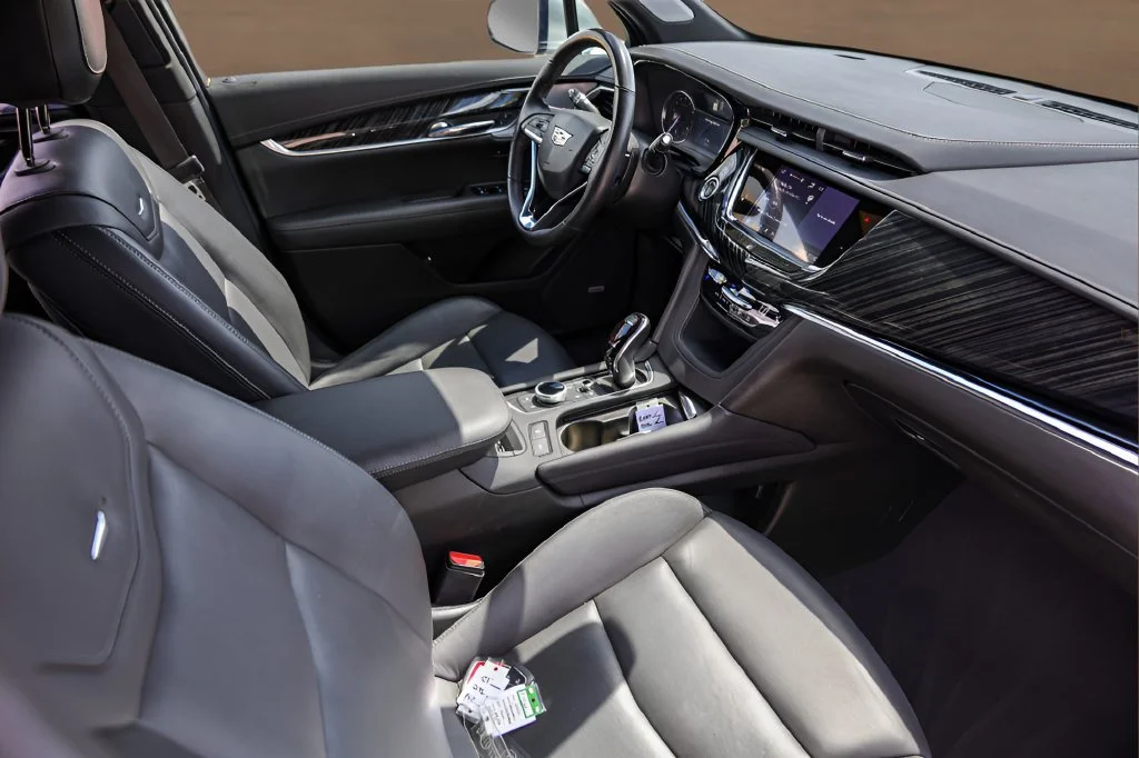 Used 2025 Argent Silver Metallic Cadillac Premium Luxury image 32