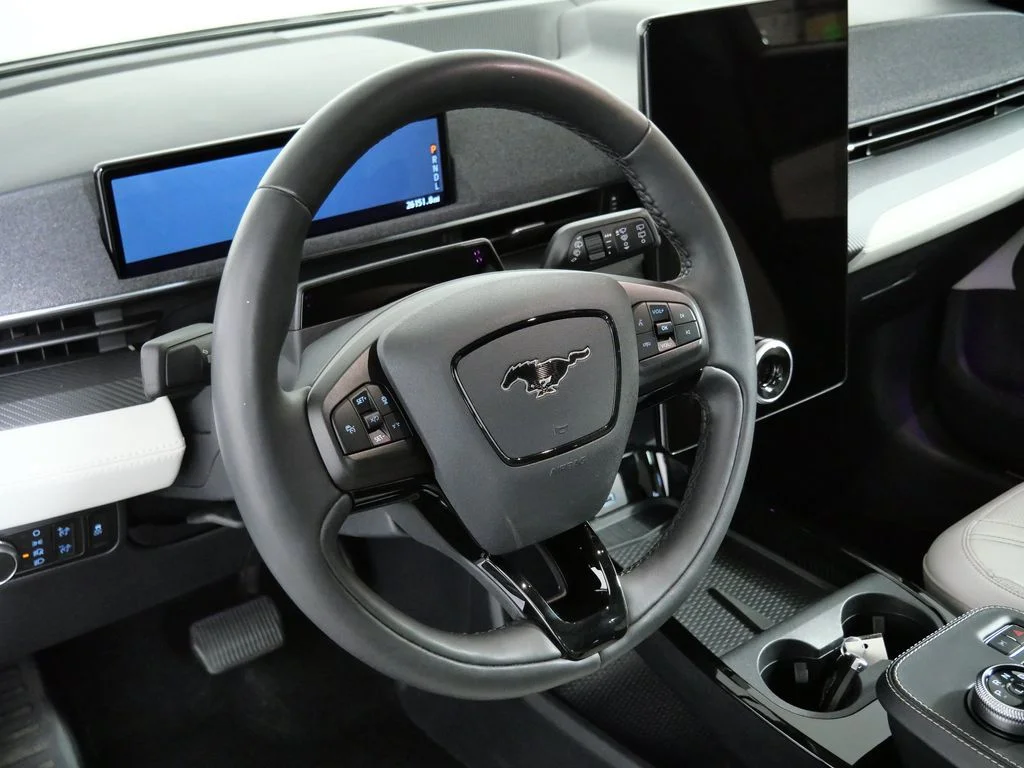Used 2022 White Ford Premium image 19