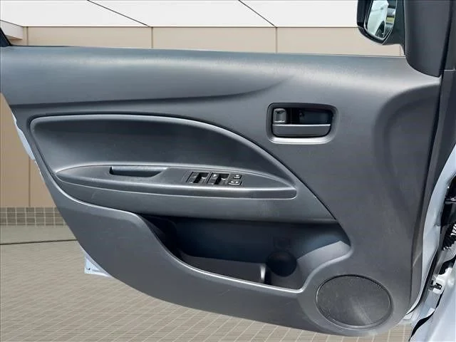 Used 2024  Mitsubishi ES image 20