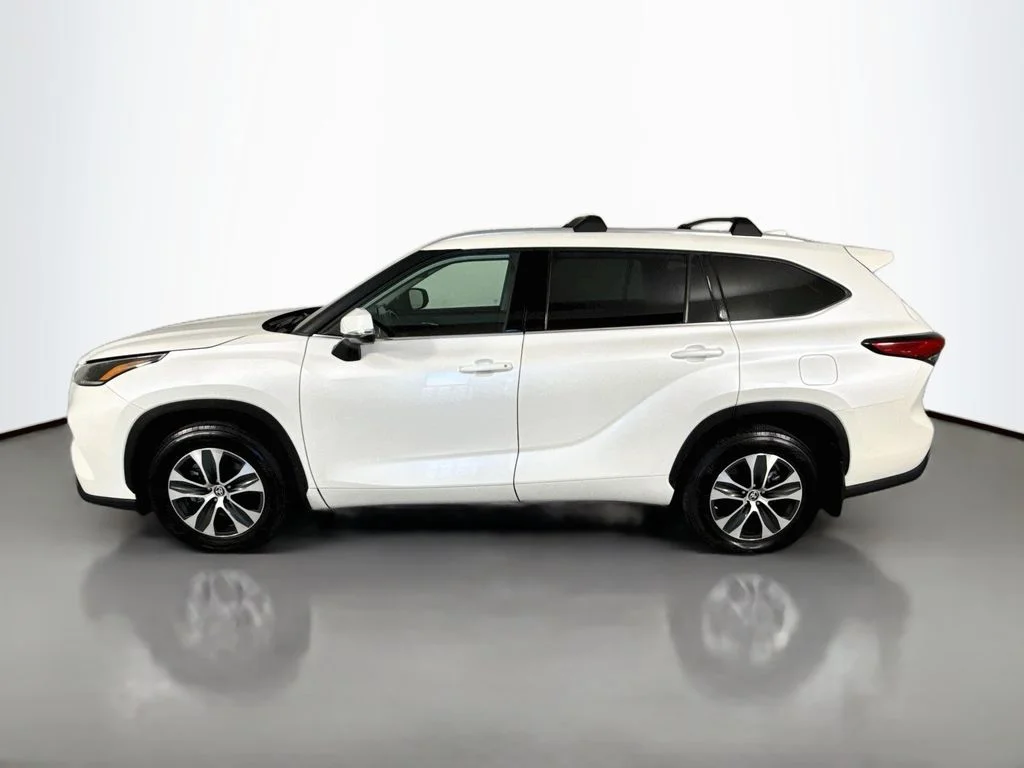 Used 2021 Blizzard Pearl Toyota XLE image 2
