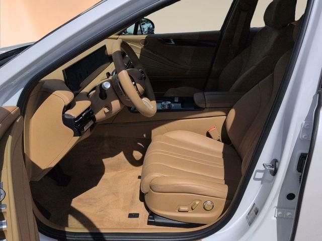 Used 2025 White Genesis 2.5T image 14