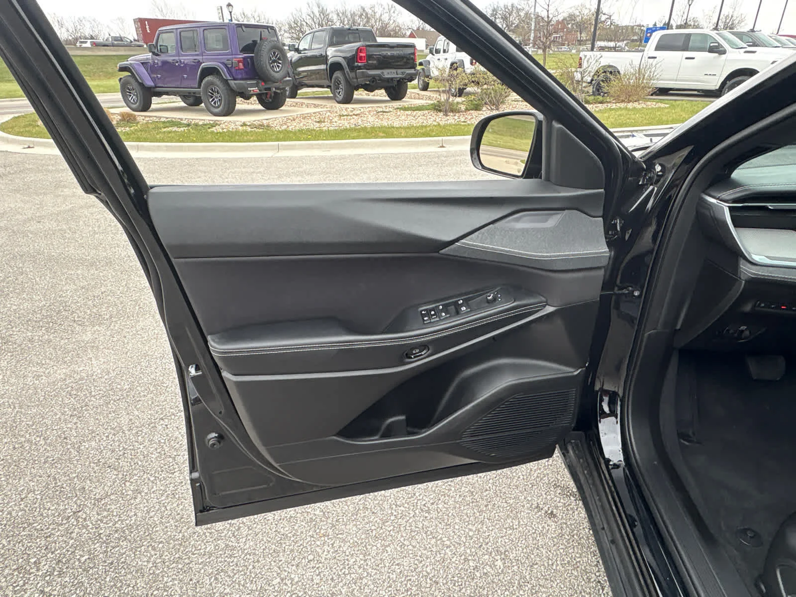 New 2026 Diamond Black Crystal Pearlcoat Jeep Laredo image 18