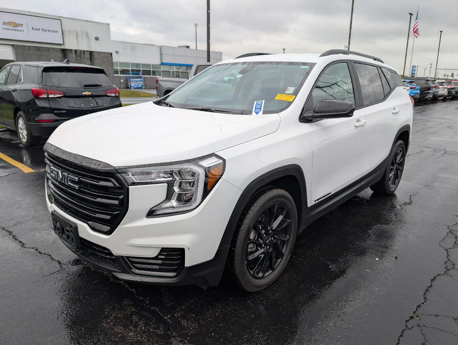 Used 2024 Summit White GMC SLE image 4