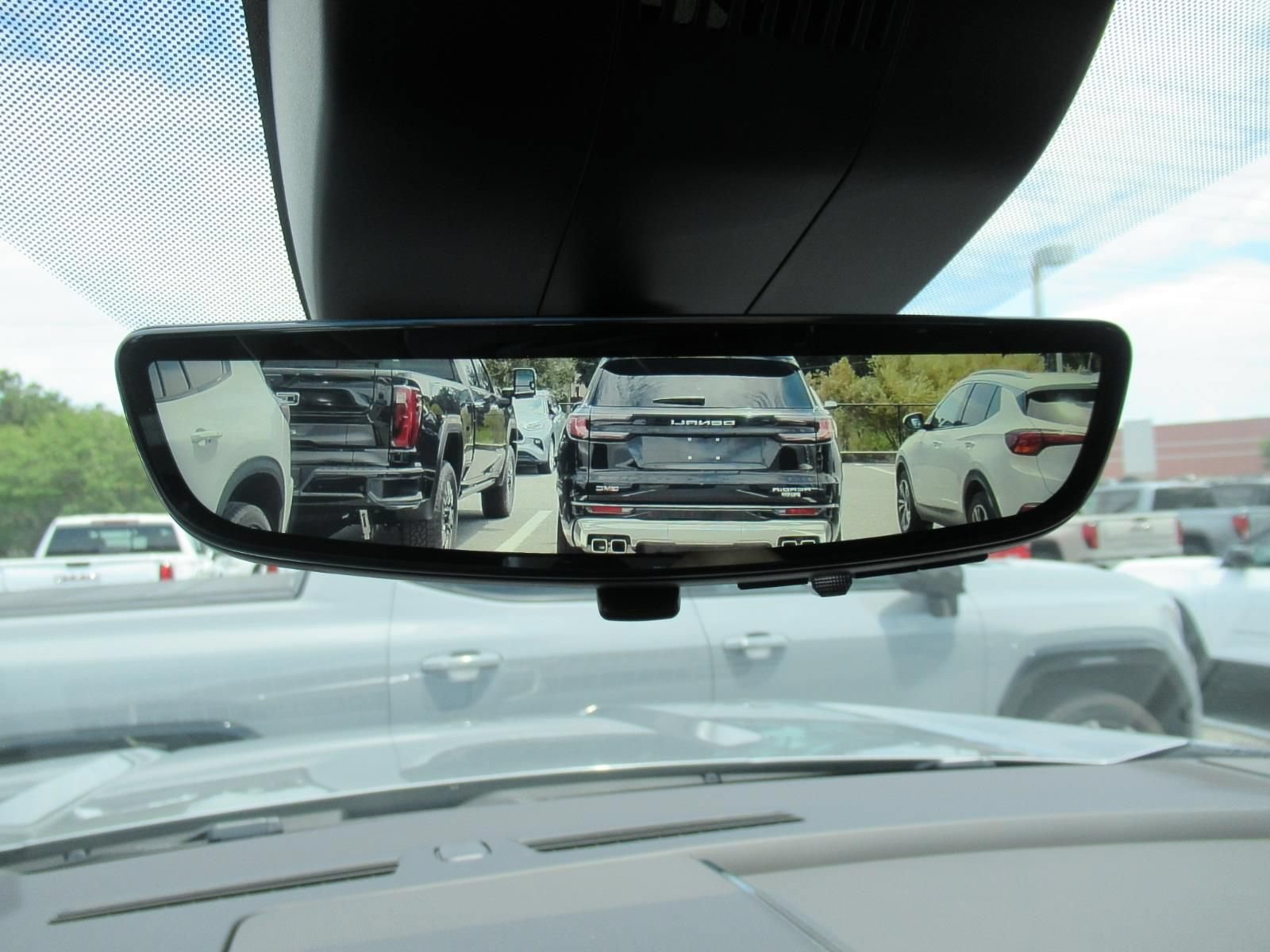 2026 GMC Yukon Denali - Photo 34
