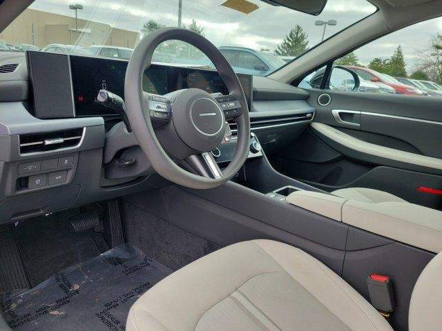 New 2025 Abyss Black Hyundai SEL image 19