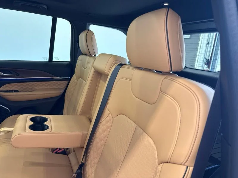 Used 2025 White Jeep Summit image 19