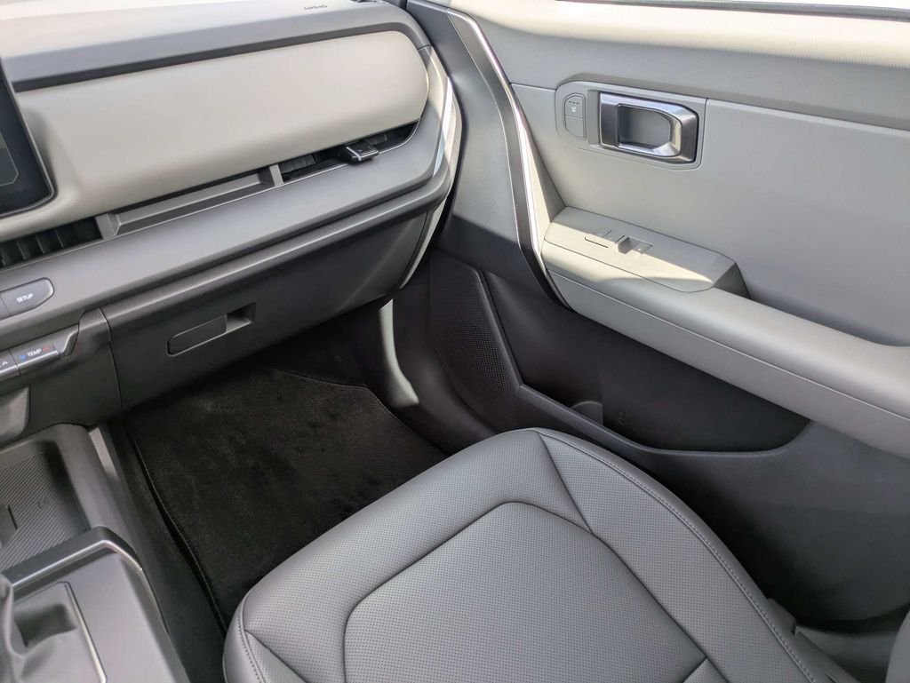 New 2027 Snow White Pearl Kia EX image 20