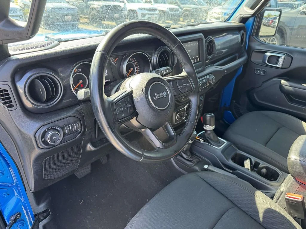 Used 2022 Blue Jeep Unlimited Sport Altitude image 2
