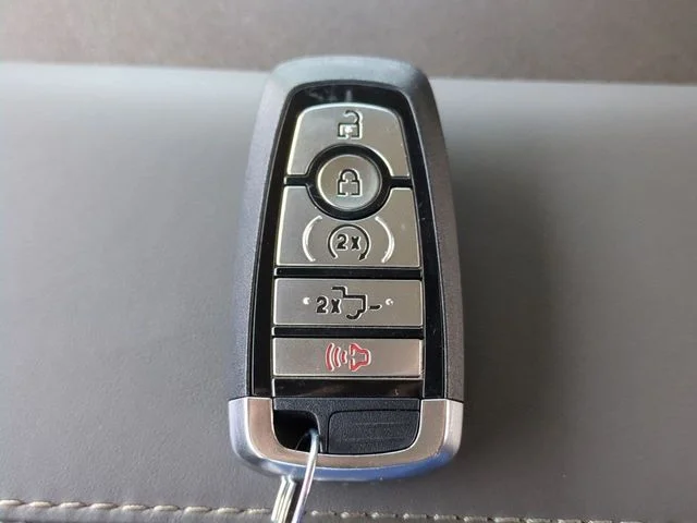 Used 2025 White Ford Platinum image 30