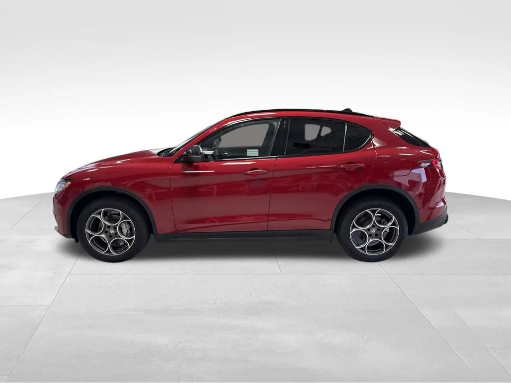 Used 2025 Red Alfa Romeo Base image 3