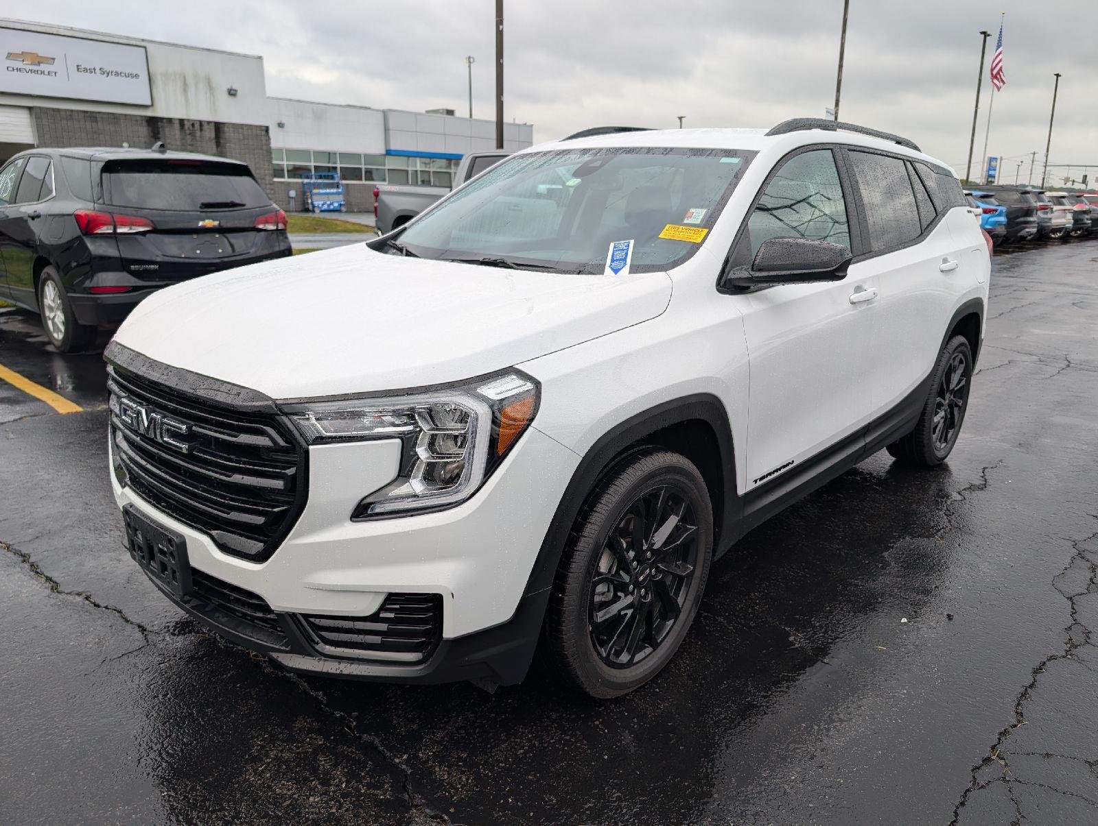 Used 2024 Summit White GMC SLE image 4