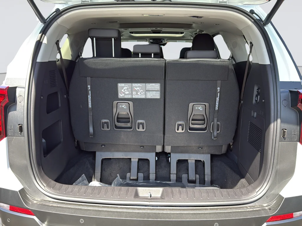 New 2026 Snow White Pearl Kia SX Prestige image 12