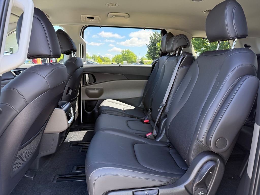 New 2026 Snow White Pearl Kia EX image 15