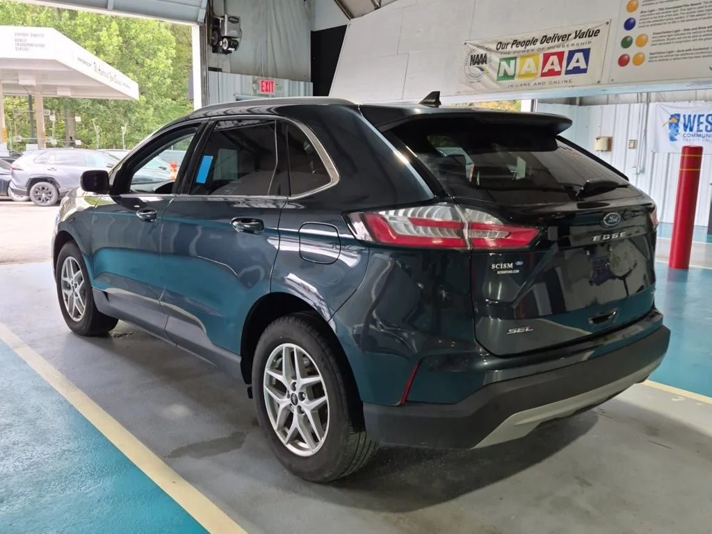 Used 2024 Blue Ford SEL image 12