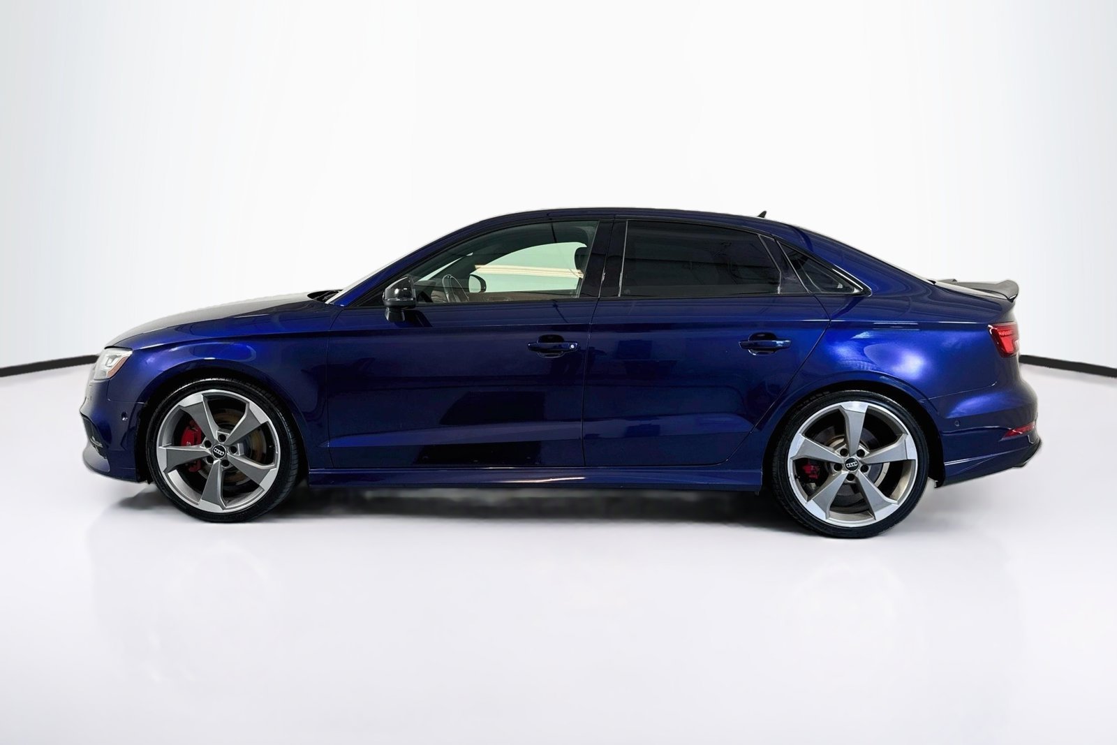 Used 2019 Navarra Blue Metallic Audi Prestige image 8