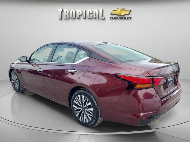 Used 2024 Red Nissan 2.5 SV image 3