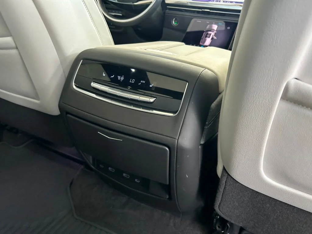Used 2025 White Cadillac Sport Platinum image 41