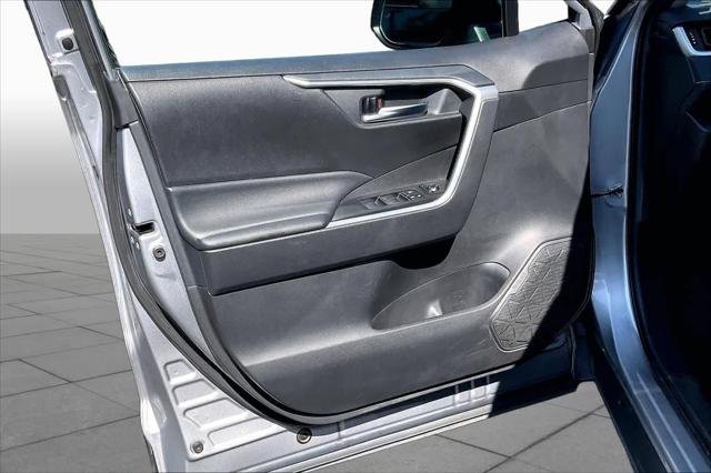Certified Used 2020 SILVER SKY METALLIC Toyota  image 21
