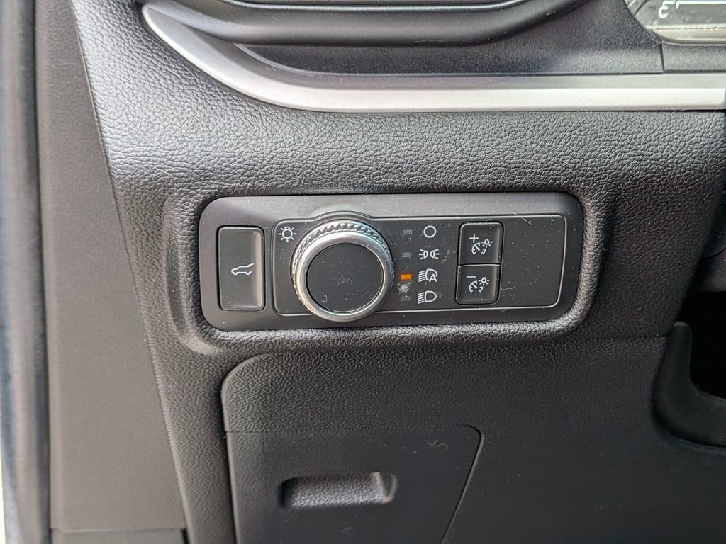 Used 2021 Silver Ford XLT image 16