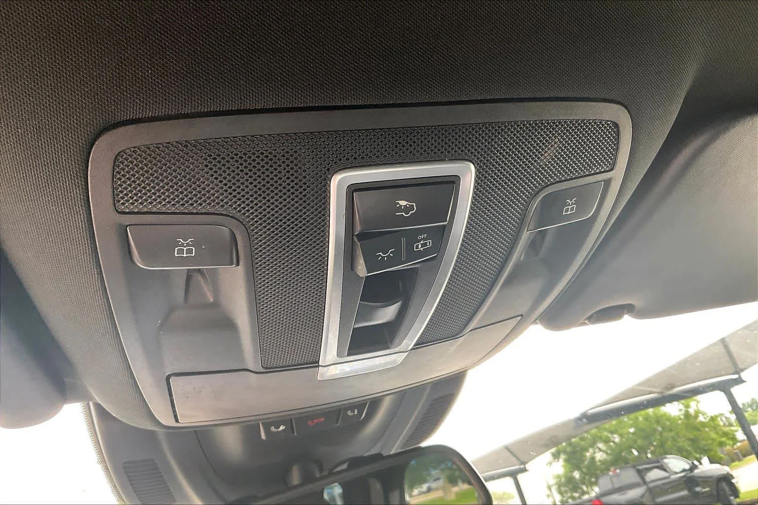 Used 2019 Brilliant Blue Metallic Mercedes-Benz GLS 450 image 32