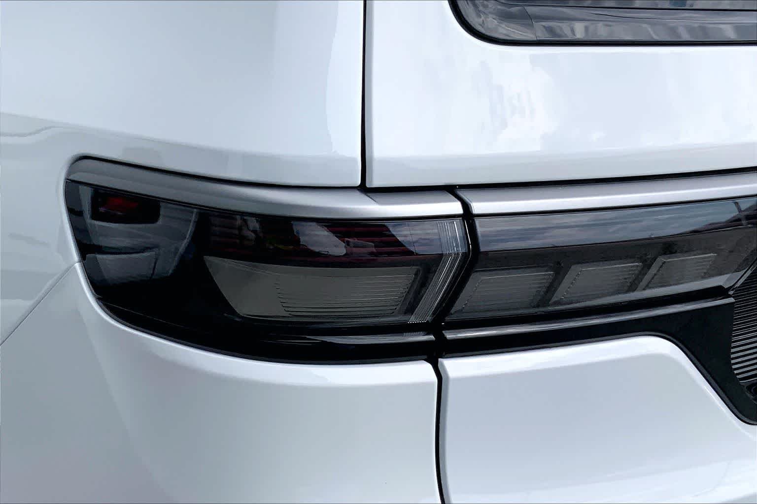 New 2026 Bright White Clear-Coat Exterior Paint Jeep  image 11