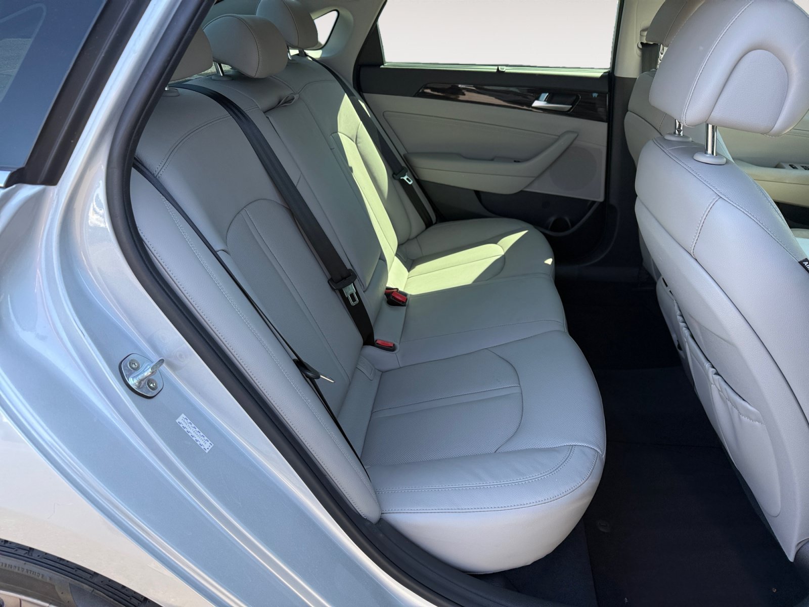 Used 2017 Silver Hyundai Limited image 18