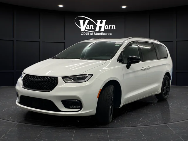 New 2026 Bright White Clear-Coat Exterior Paint Chrysler Limited image 3