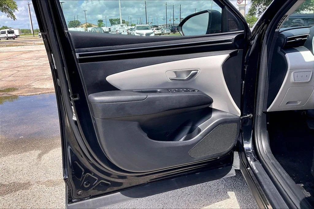 Used 2024 Black Hyundai SEL image 17