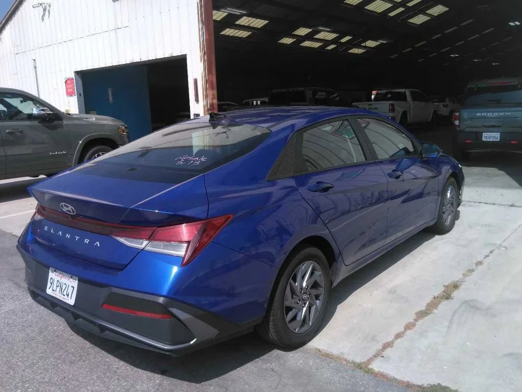 Used 2024 Blue Hyundai SEL image 2