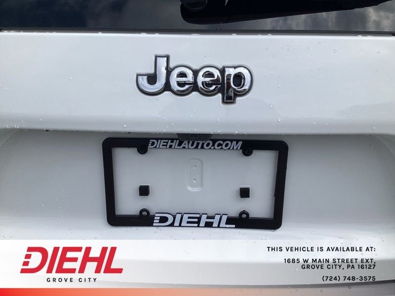 Used 2022 White Jeep Latitude Lux image 11