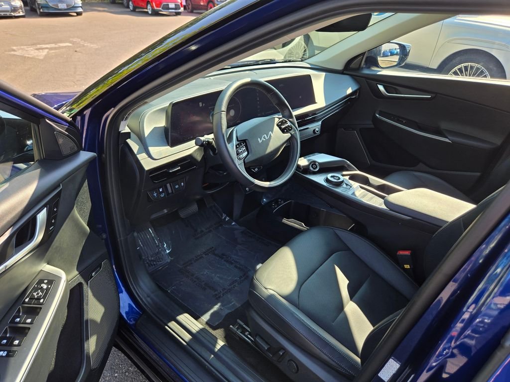 Used 2023 Blue Kia Wind image 19