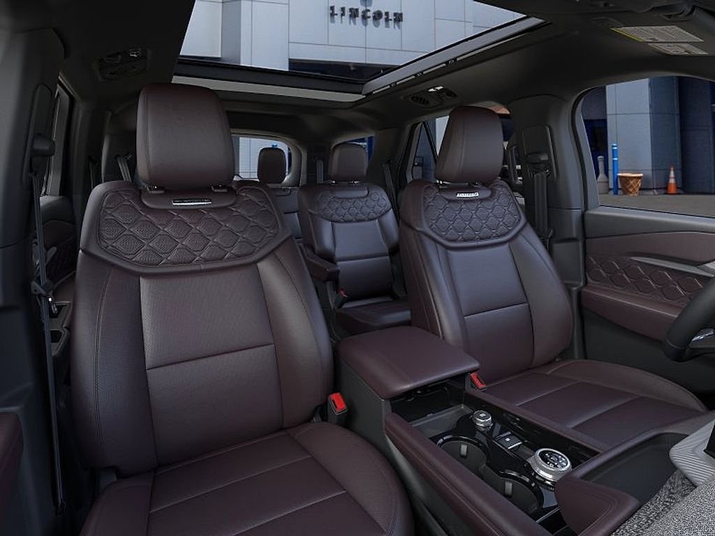 New 2026 Star White Metallic Tri-Coat Ford Platinum™ image 10