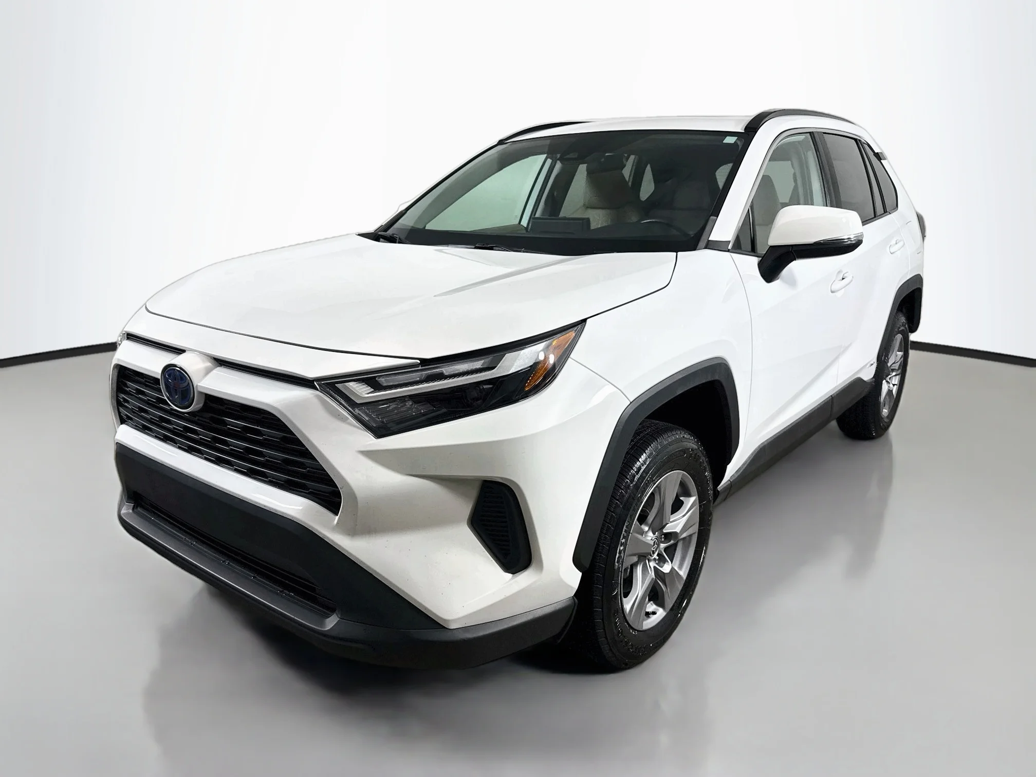 Certified Used 2023 Ice Cap Toyota Hybrid XLE image 3