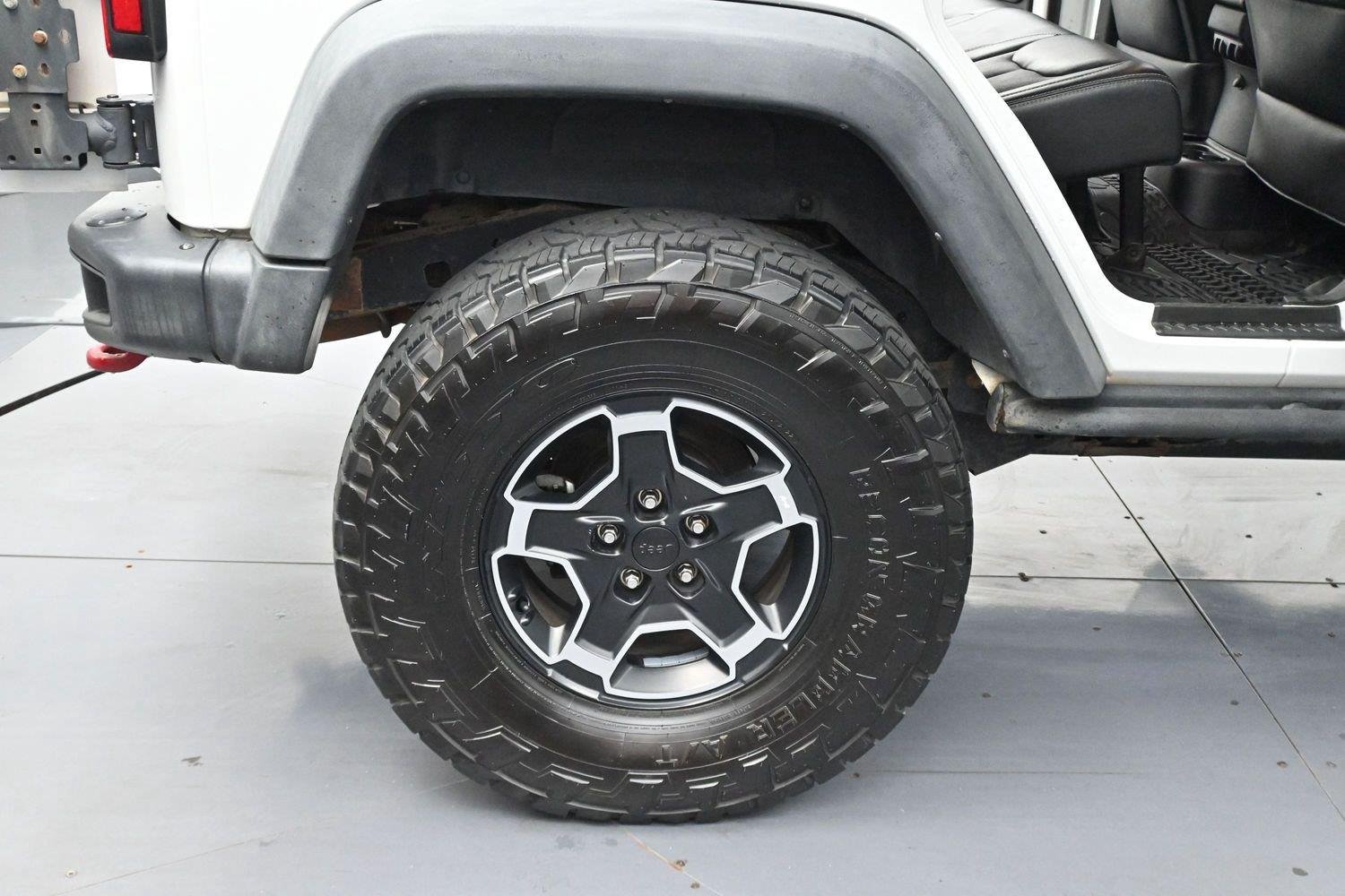 Used 2014 Bright White Clearcoat Jeep Rubicon X image 31