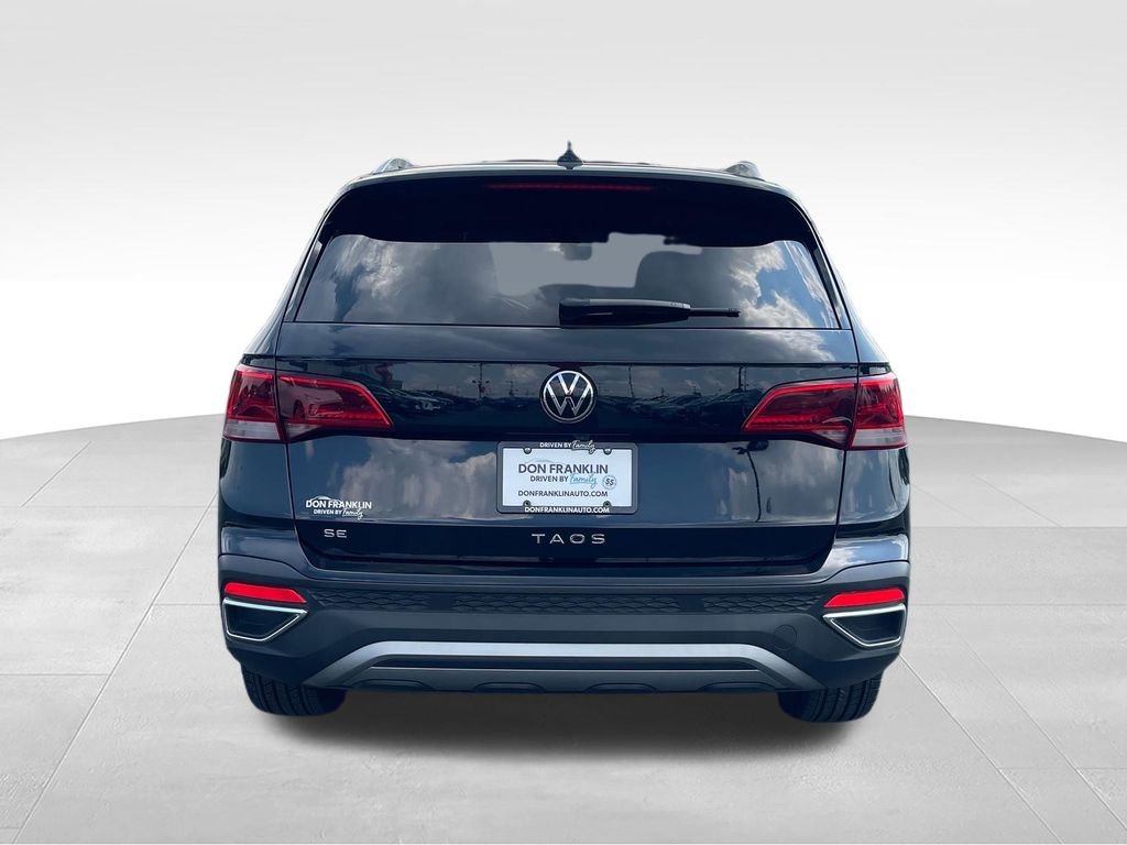 Used 2024 Black Volkswagen 1.5T SE image 4