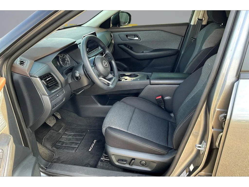 Used 2023  Nissan SV image 11