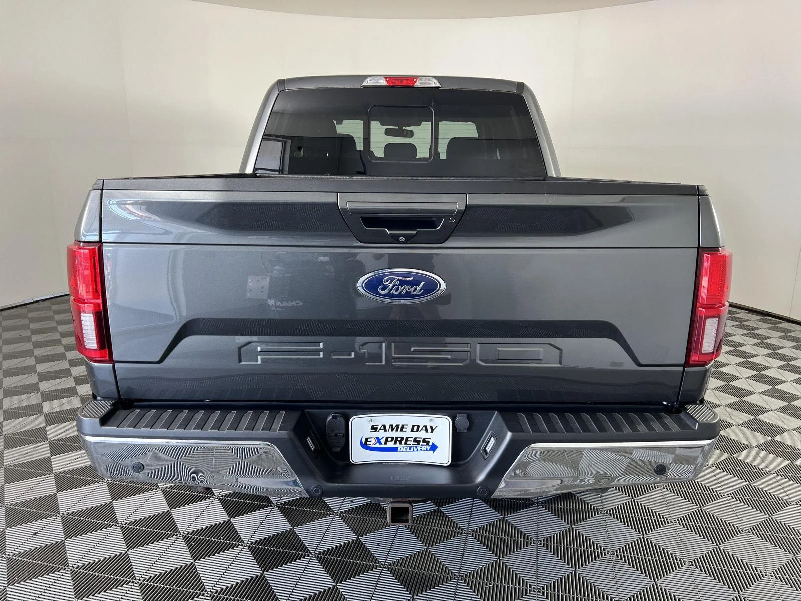 Used 2020  Ford XL image 25