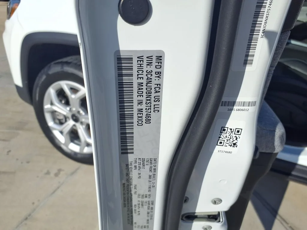 Used 2025 White Jeep Latitude image 33