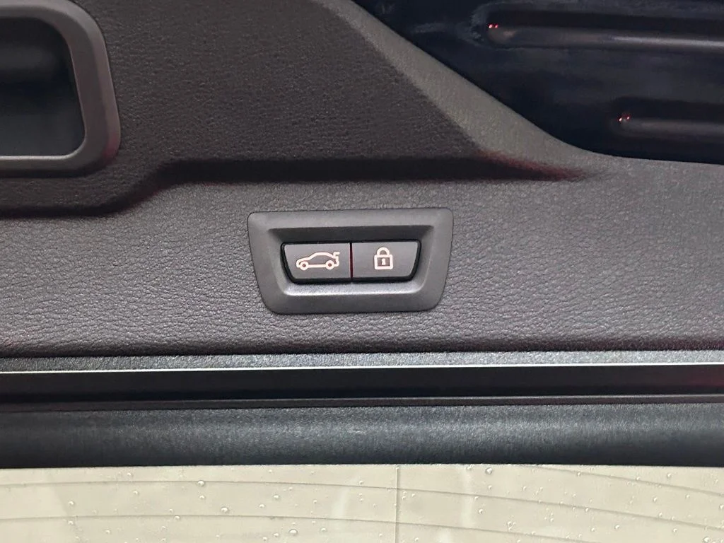 Used 2014 Black BMW xDrive50i image 34