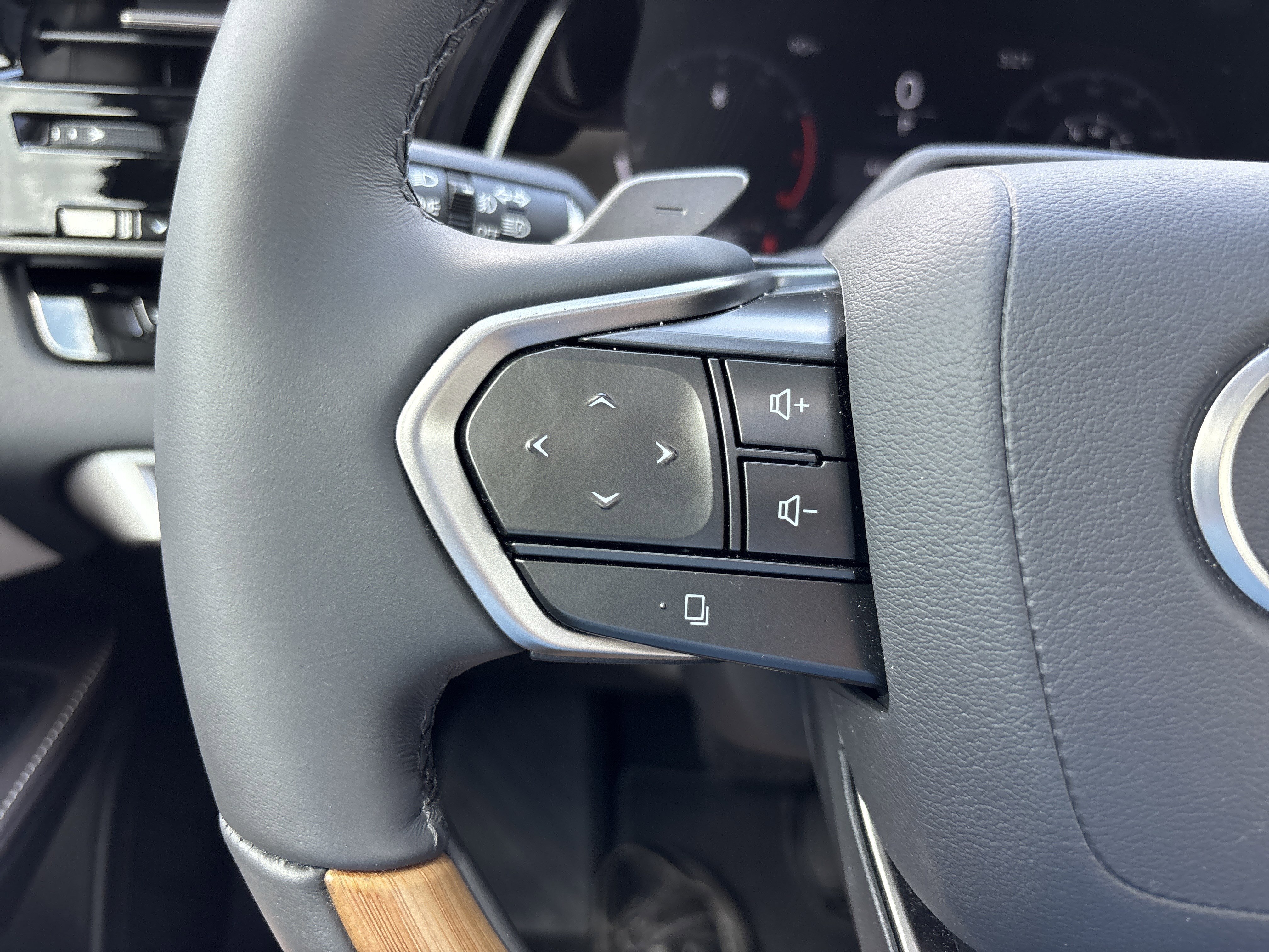 Used 2025 Black Lexus RX 350 Premium Plus image 27