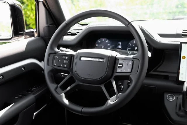 2025 Land Rover Defender V8 - Photo 23