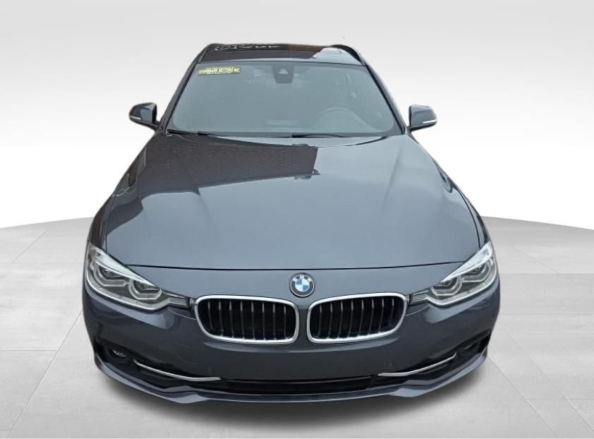 Used 2019 Gray BMW 330i xDrive image 2