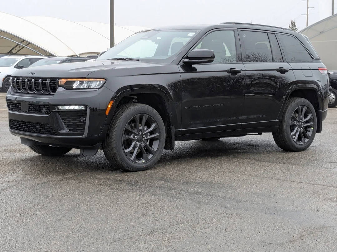 New 2026 Black Jeep Limited Reserve - - 4x4 - Pano Sunroof - Nappa Lthr - Vent Seats - Tow Pkg - Remote Start & More! image 4