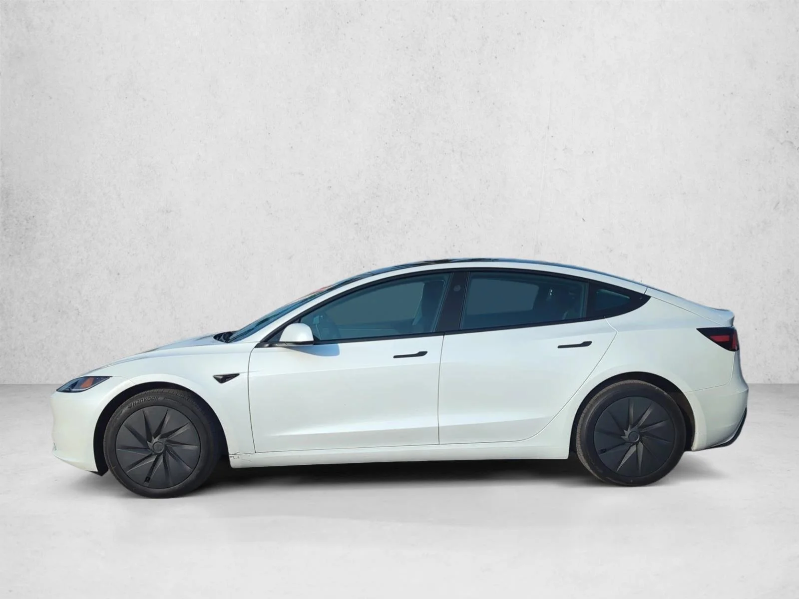 Used 2025 White Tesla Standard image 5