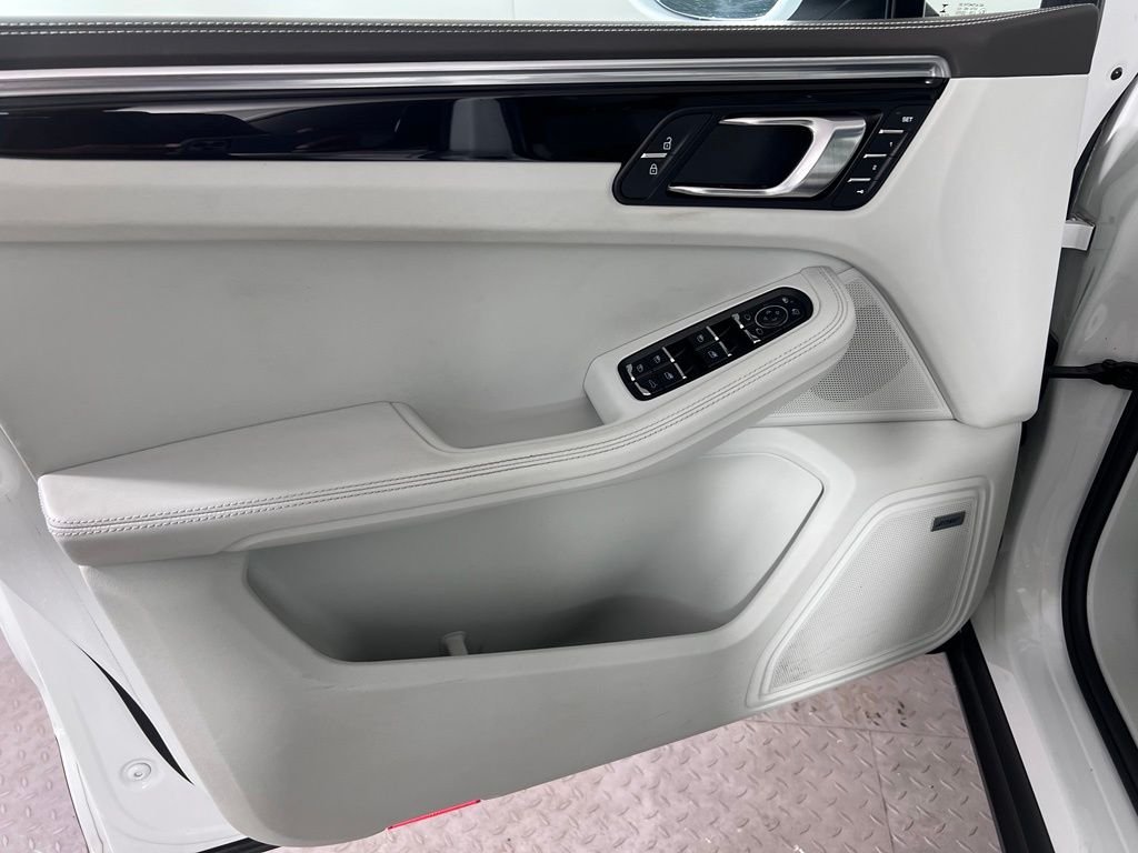 Used 2020 White Porsche S image 28