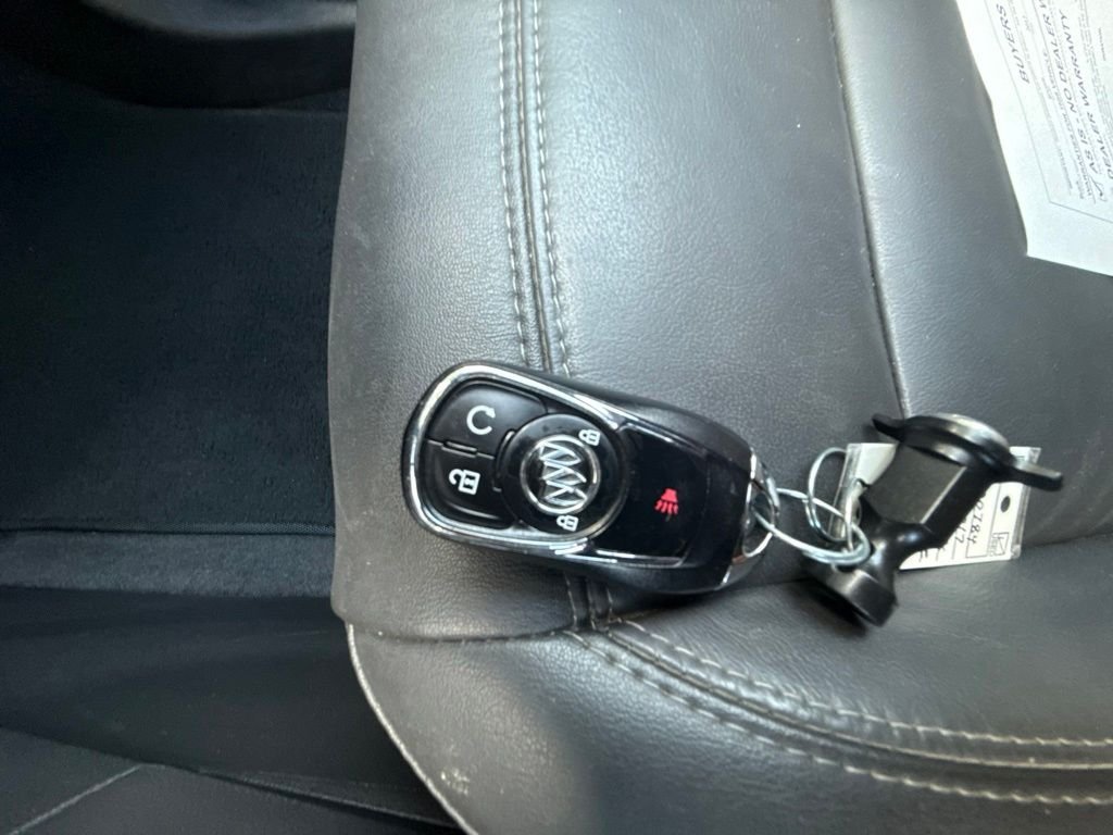 Used 2017 Silver Buick Essence image 19